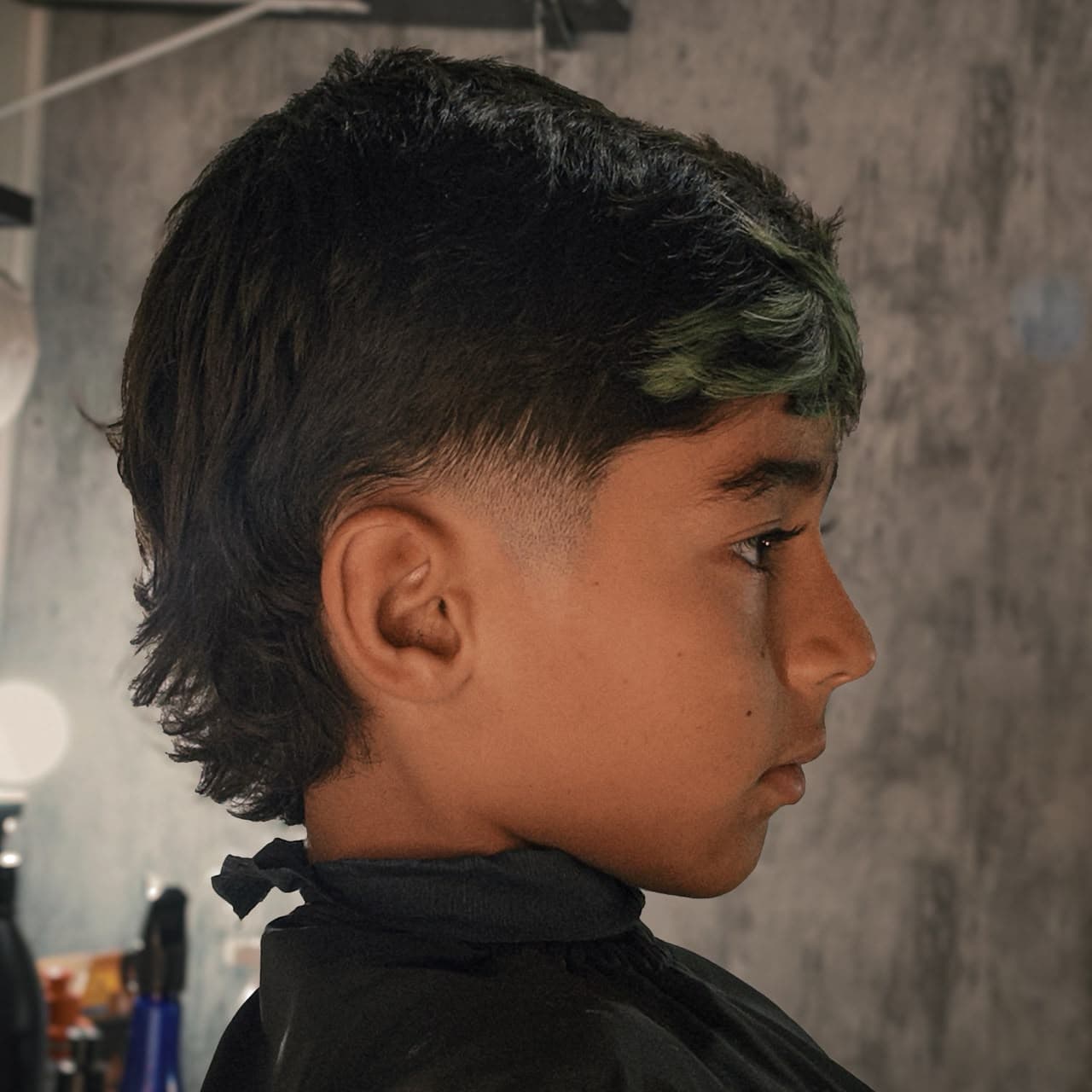 Corte mullet com degradê baixo e nuca alongada